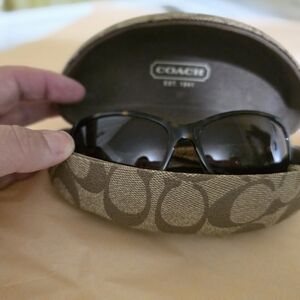 Coach Black Sunglasses with Brown Case This Are Peony Tortoise shell sunglasses